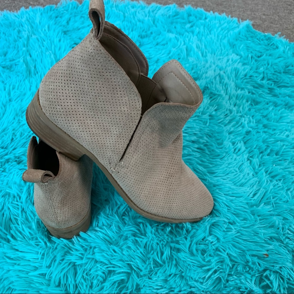 Dolce Vita Perforated Booties Size 11 - Picture 4 of 11
